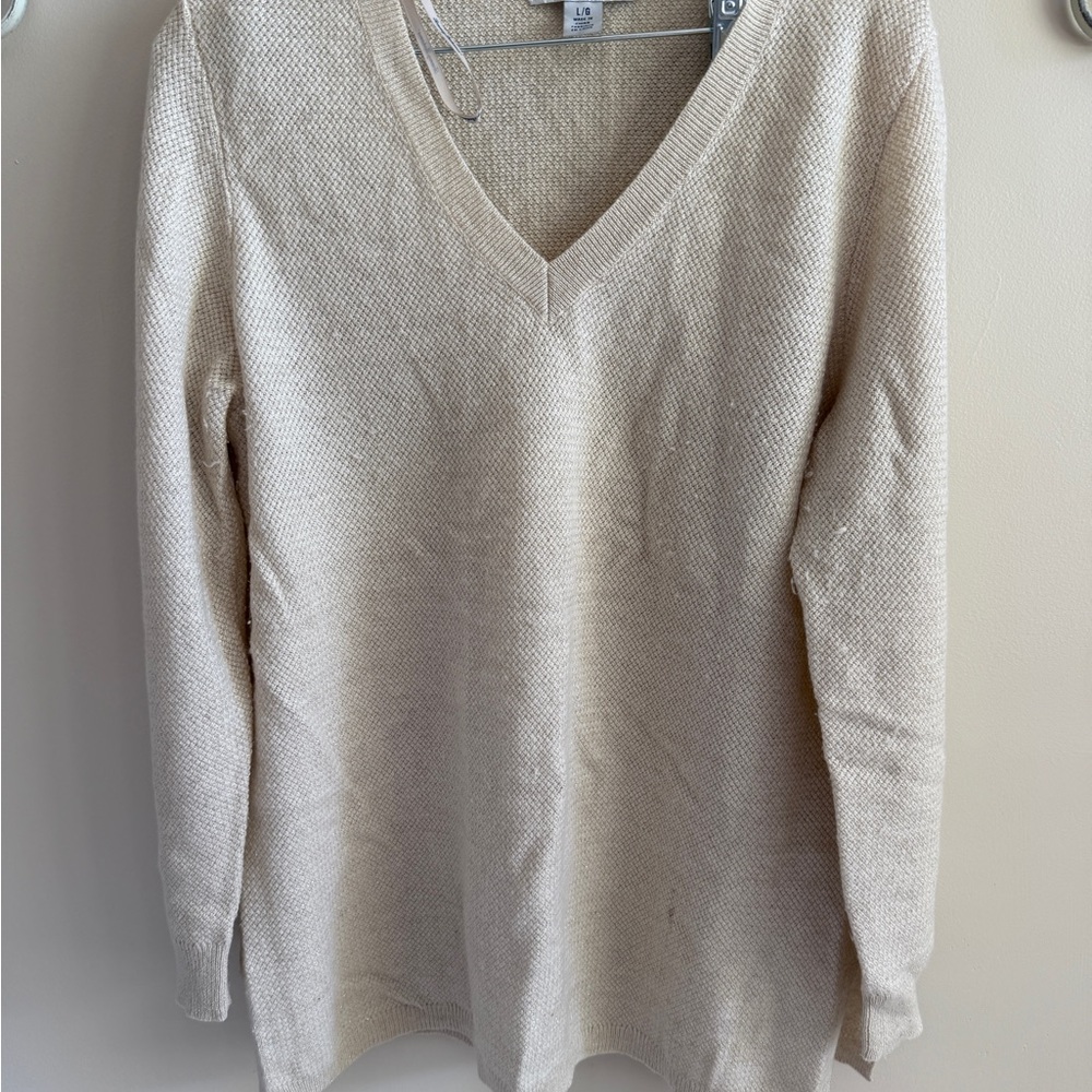 Tommy Bahama Cream V-Neck Sweater